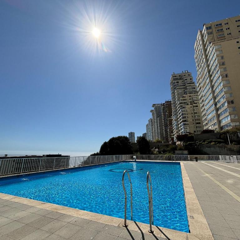 Spacious Apartment with Stunning Ocean Views - Apartment - 9
