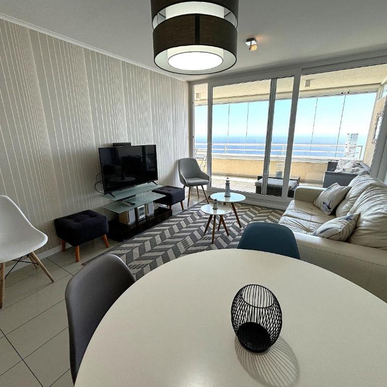 Spacious Apartment with Stunning Ocean Views - Apartment - 19