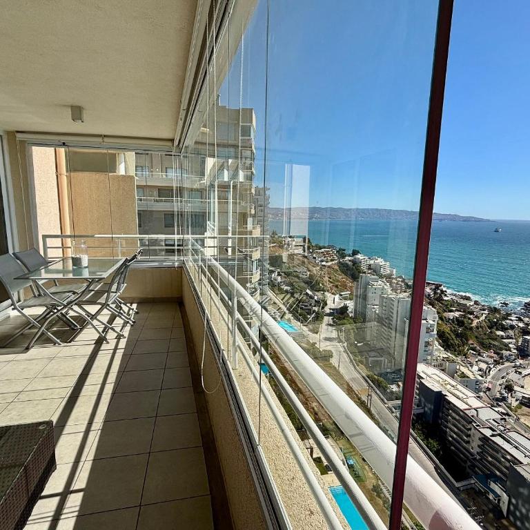 Spacious Apartment with Stunning Ocean Views - Apartment - 23