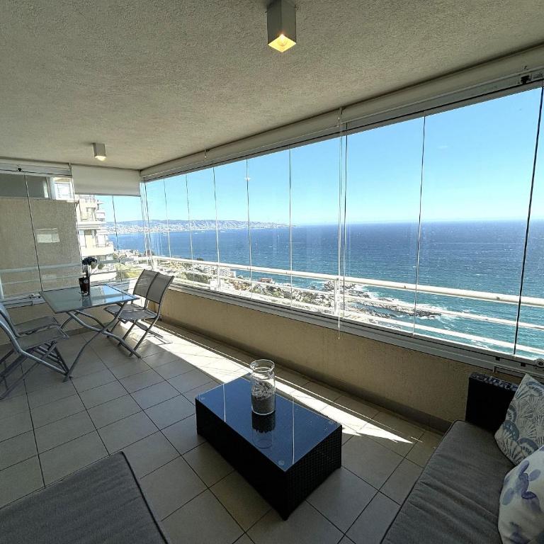 Spacious Apartment with Stunning Ocean Views - Apartment - 26