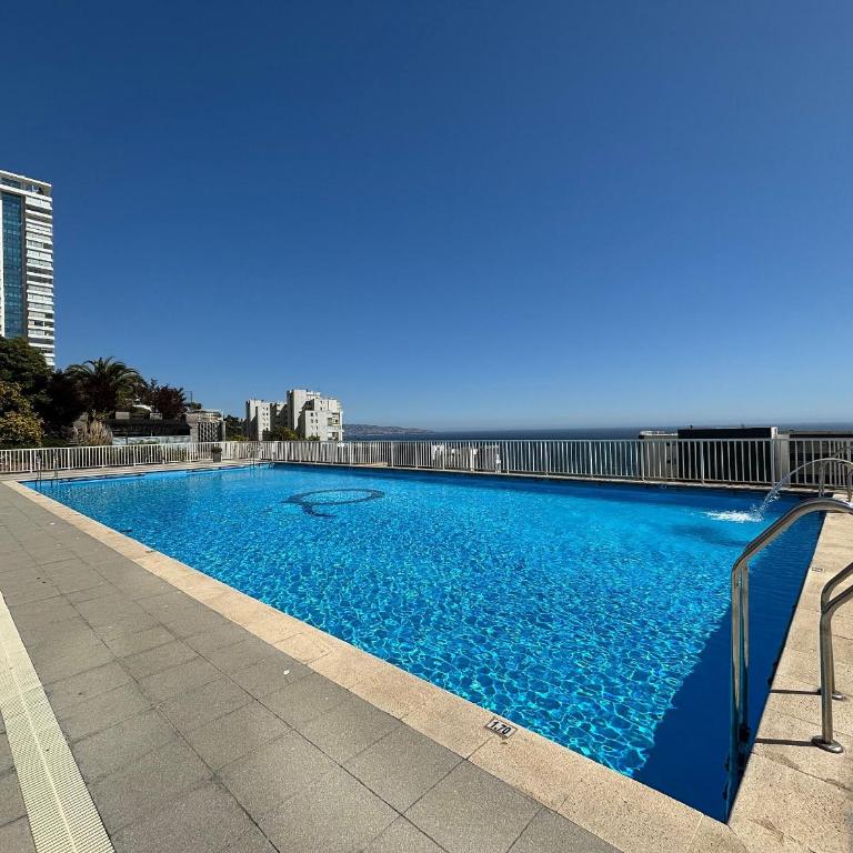 Spacious Apartment with Stunning Ocean Views - Apartment - 30