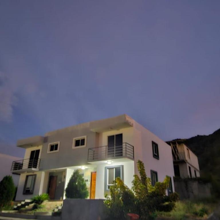 House in Manta, 15'from the beach 10' from airport - Three-Bedroom House - 1