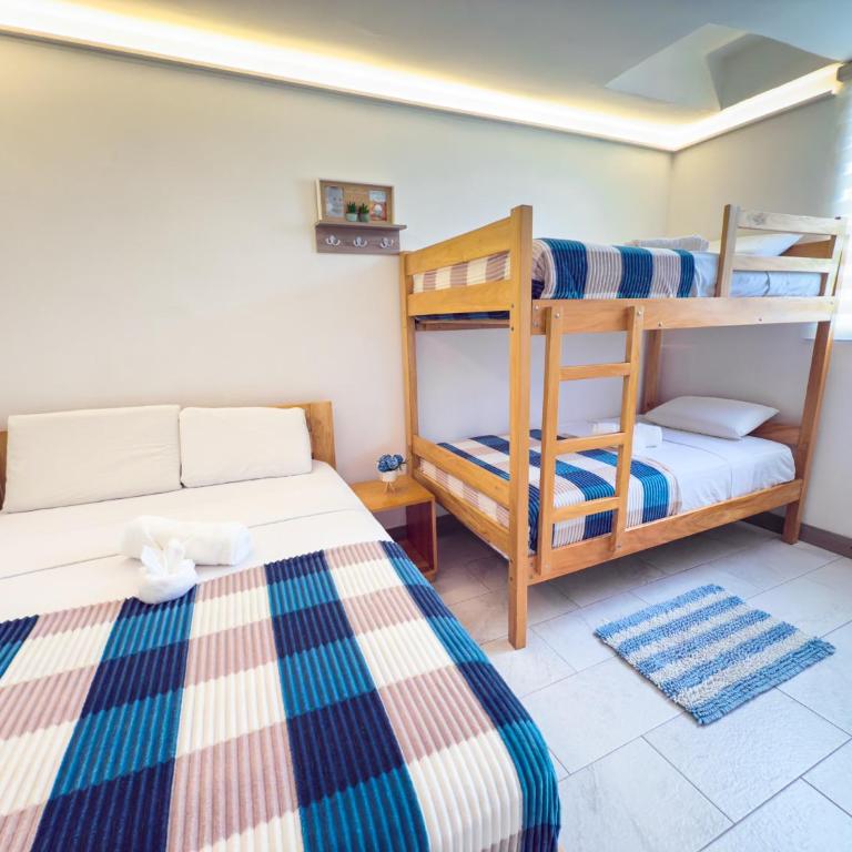 Libertad 109 Hotel con Generador Eléctrico - Habitación Cuádruple Confort - 12