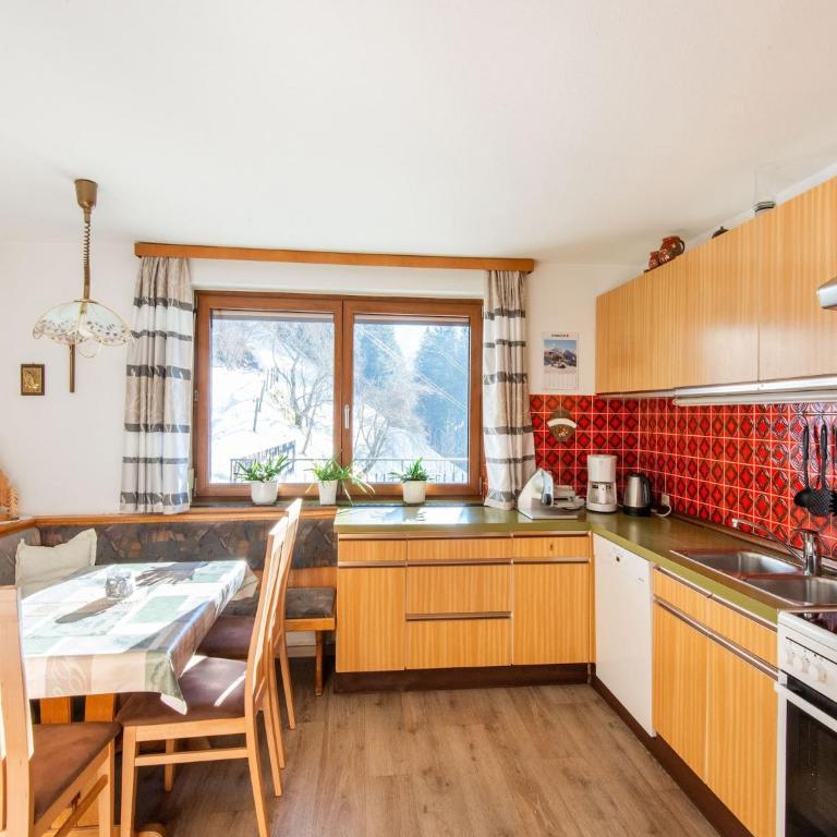 Chalet in Hainzenberg near Ski Slopes - Ferienhaus mit 5 Schlafzimmern - 16