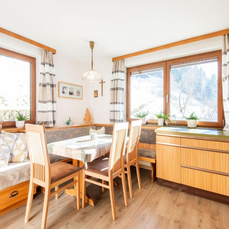 Chalet in Hainzenberg near Ski Slopes - Ferienhaus mit 5 Schlafzimmern - 3