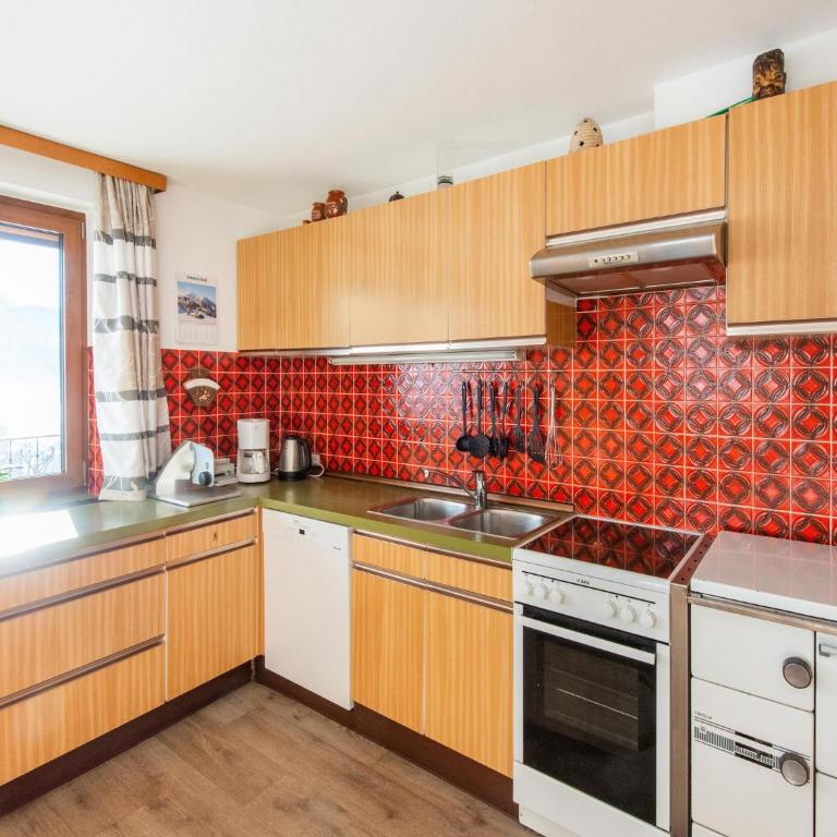 Chalet in Hainzenberg near Ski Slopes - Ferienhaus mit 5 Schlafzimmern - 17