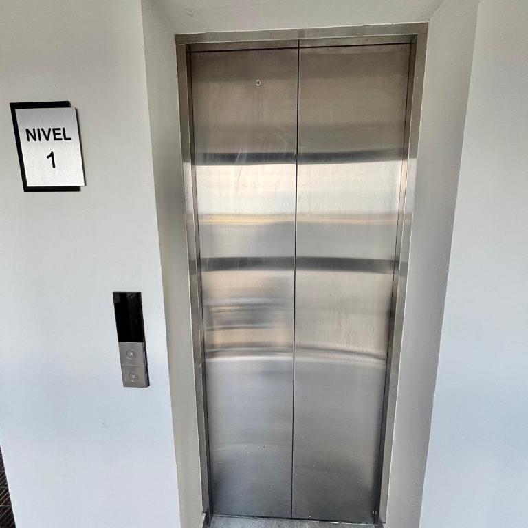 Depa Familiar con cochera 6 min Centro Médico y Catedral - Apartamento de 2 dormitorios - 49