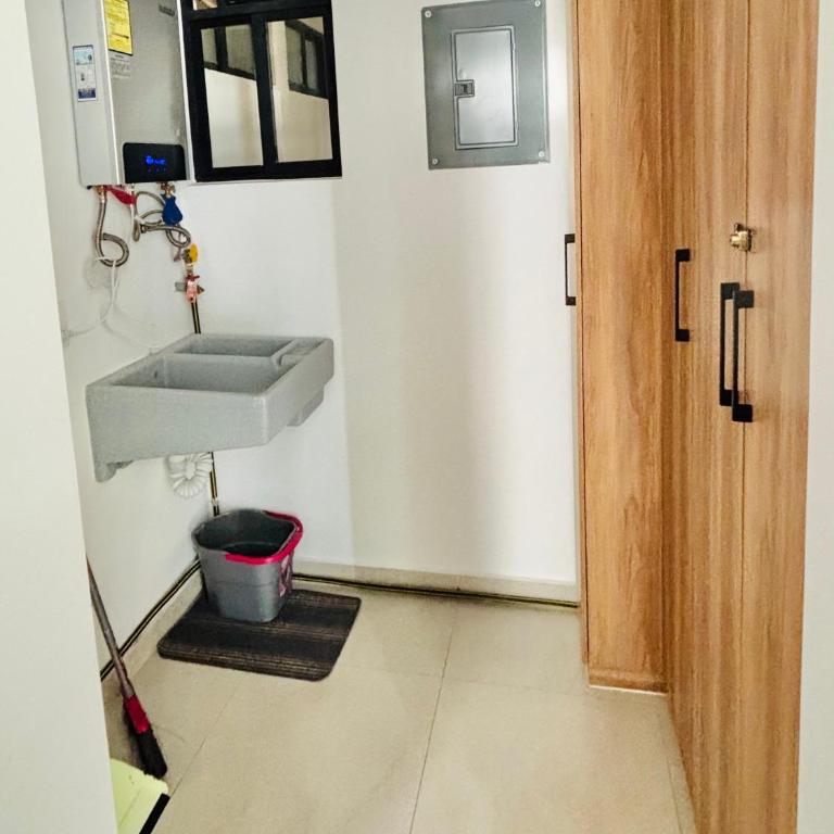 Depa Familiar con cochera 6 min Centro Médico y Catedral - Apartamento de 2 dormitorios - 51