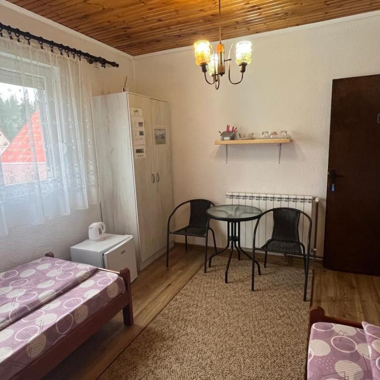 SNAM Rooms&Apartment - Twin Room with Shared Bathroom - 2