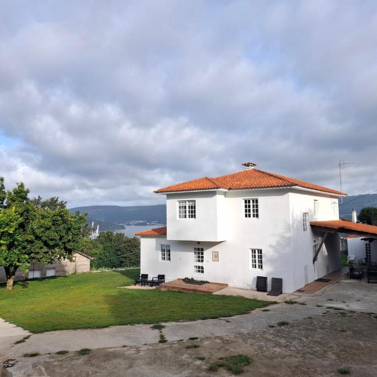 Casa con vistas al mar, campo y barbacoa - Five-Bedroom House - 90
