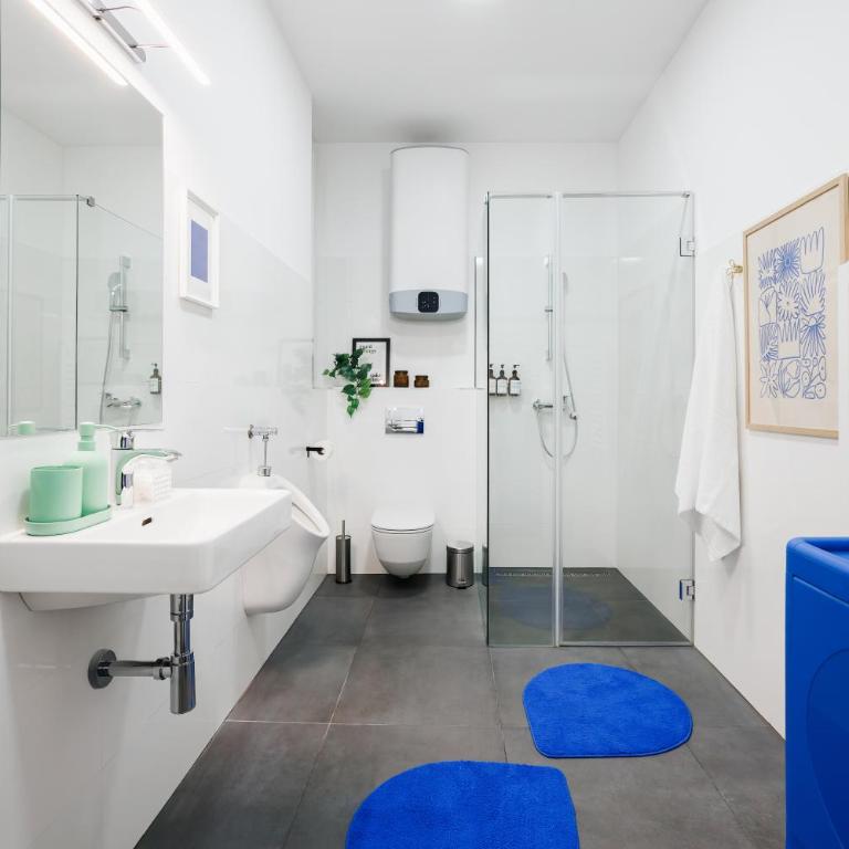 Velvet Stay 120m2 with Foosball Old Town - Three-Bedroom Premium Apartment - 14