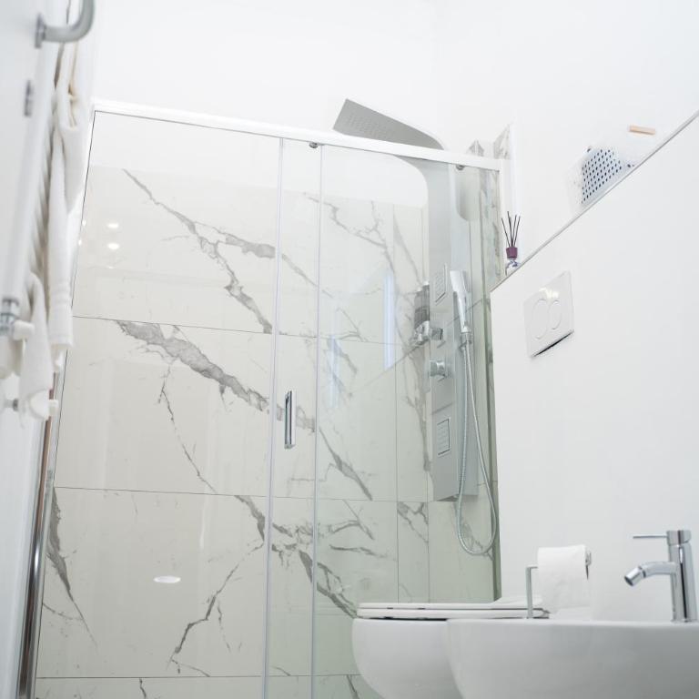 Sister's House - Camera Matrimoniale con Bagno Privato - 5