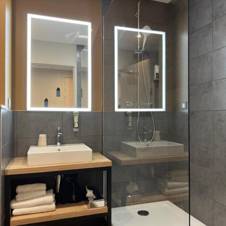 Best Western Coeur de Maurienne Hotel Restaurant & Spa - Grande Chambre Familiale avec Lit Queen-Size et Canapé-Lit - Non-Fumeurs - 4