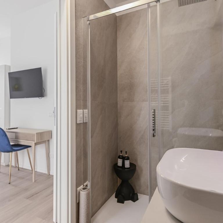 Marty Suites - Luxury Rooms - Camera Matrimoniale con Bagno Privato - 12
