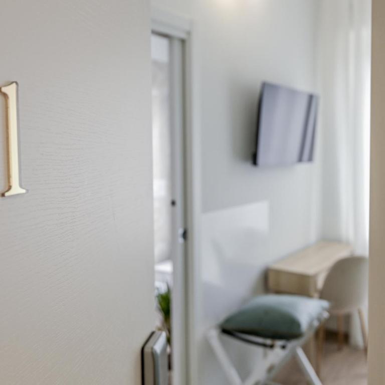 Marty Suites - Luxury Rooms - Camera Matrimoniale con Bagno Privato - 17