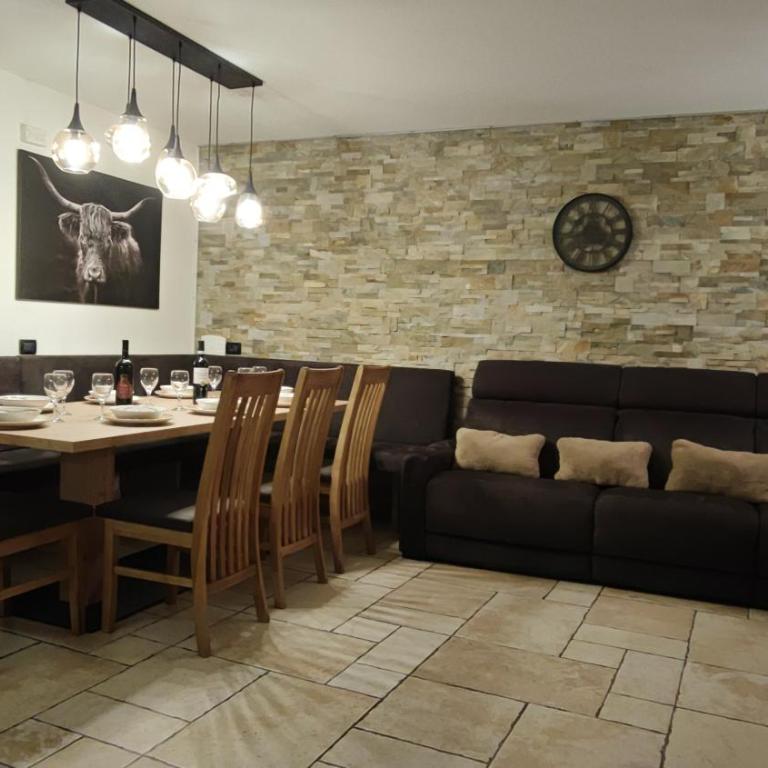Chalet alla Cascata - Three-Bedroom Apartment - Split Level - 1