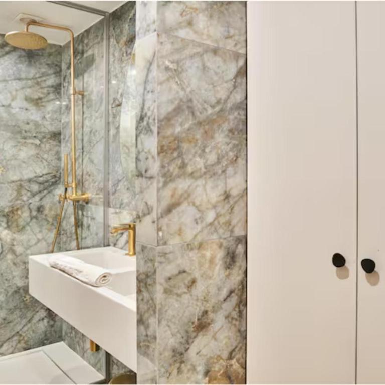 Superb air-conditioned flat on the Champs Elysées - One-Bedroom Apartment - 7