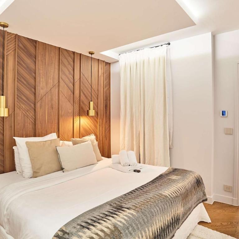 Superb air-conditioned flat on the Champs Elysées - Two-Bedroom Apartment - 42