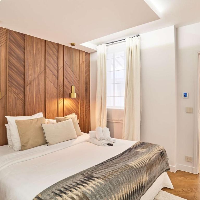 Superb air-conditioned flat on the Champs Elysées - Two-Bedroom Apartment - 59