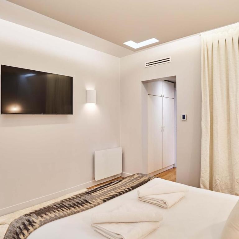 Superb air-conditioned flat on the Champs Elysées - Two-Bedroom Apartment - 5