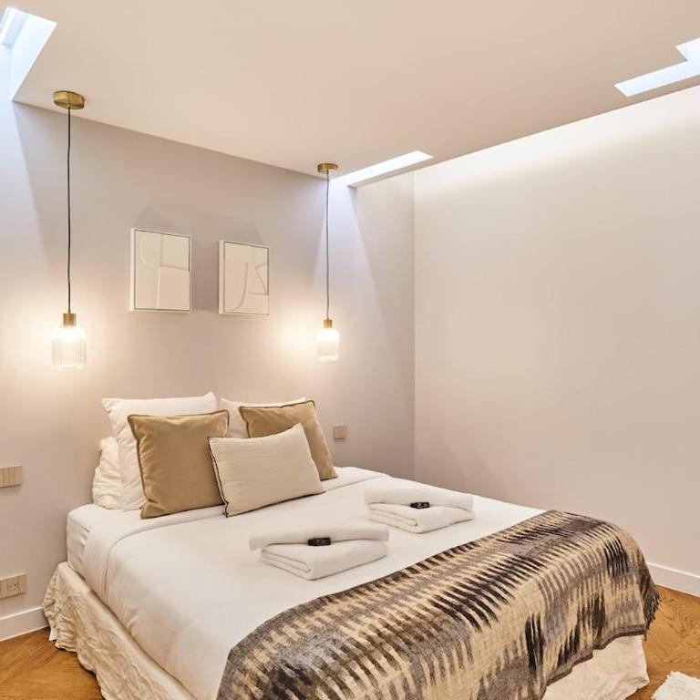 Superb air-conditioned flat on the Champs Elysées - Two-Bedroom Apartment - 2