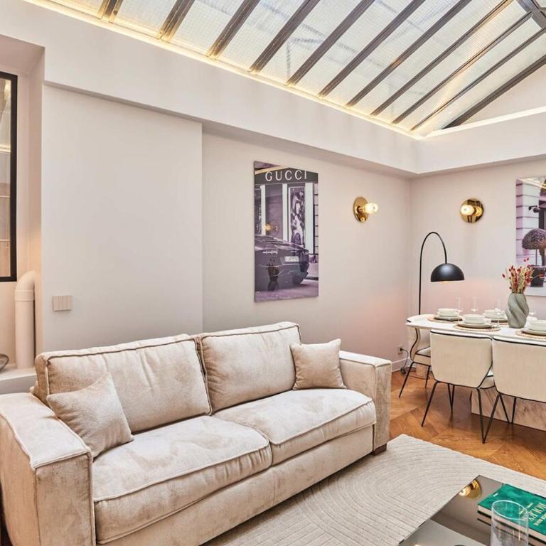 Superb air-conditioned flat on the Champs Elysées - Two-Bedroom Apartment - 35