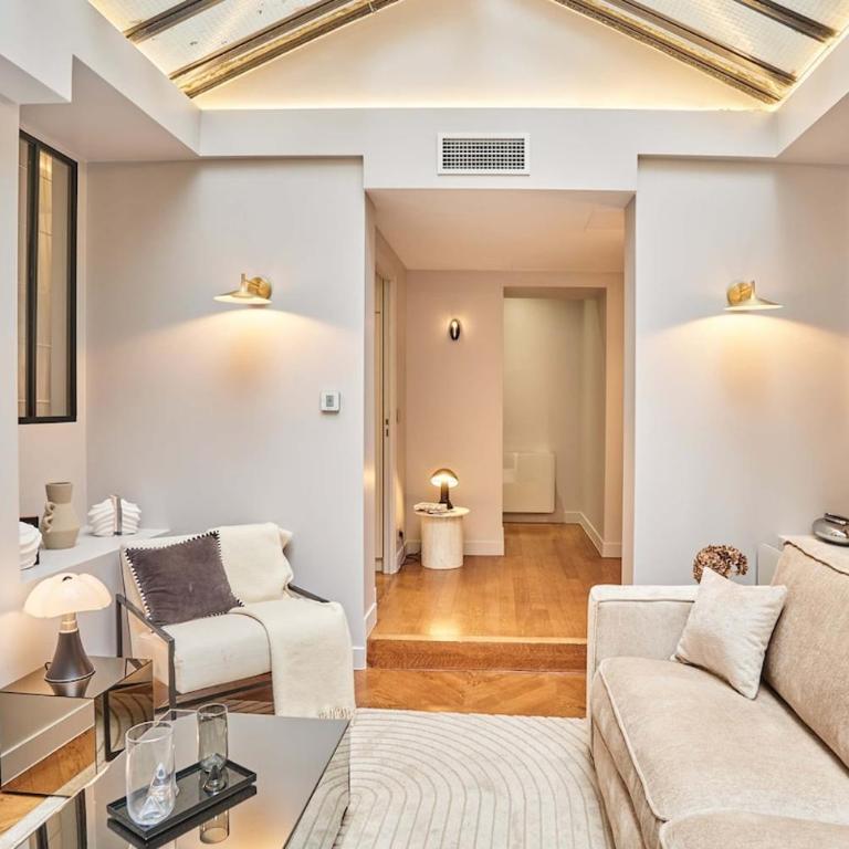 Superb air-conditioned flat on the Champs Elysées - Two-Bedroom Apartment - 29