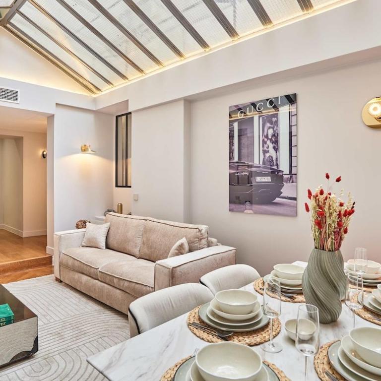 Superb air-conditioned flat on the Champs Elysées - Two-Bedroom Apartment - 49