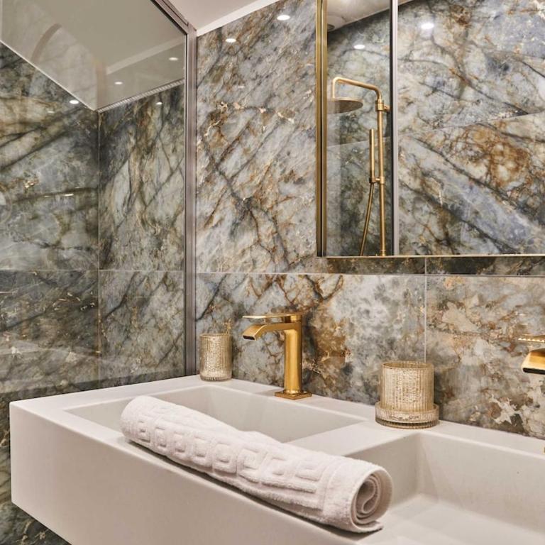 Superb air-conditioned flat on the Champs Elysées - Two-Bedroom Apartment - 20