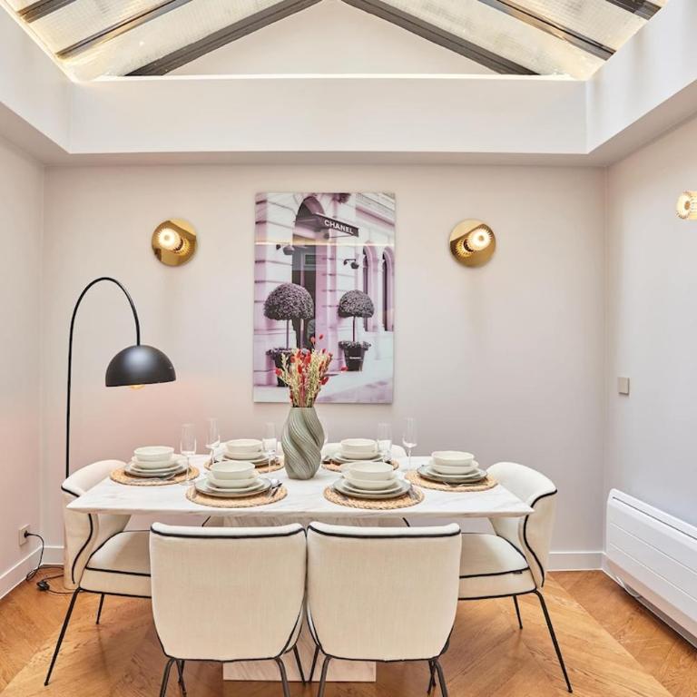 Superb air-conditioned flat on the Champs Elysées - Two-Bedroom Apartment - 30
