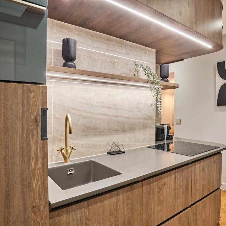 Superb air-conditioned flat on the Champs Elysées - Two-Bedroom Apartment - 28