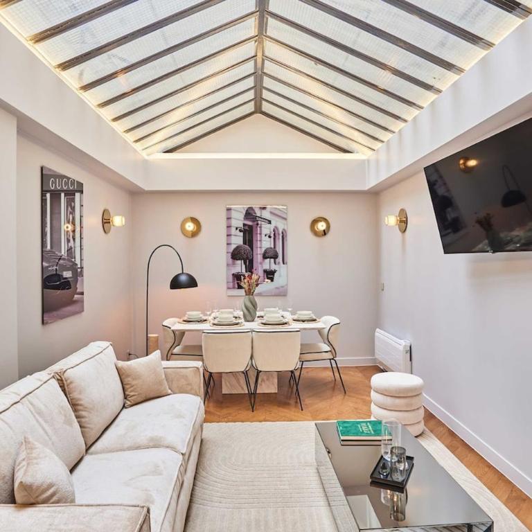 Superb air-conditioned flat on the Champs Elysées - Two-Bedroom Apartment - 6