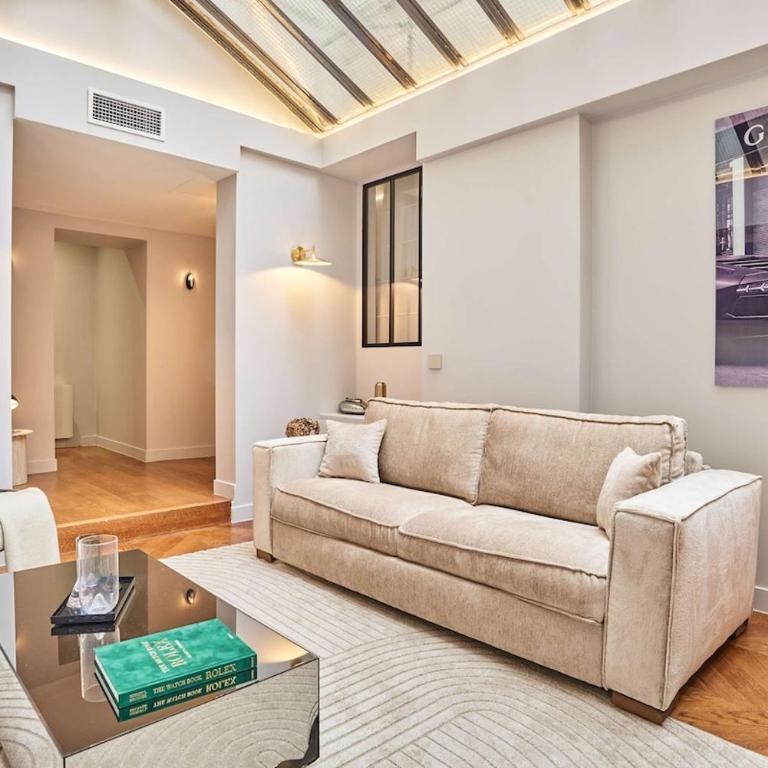 Superb air-conditioned flat on the Champs Elysées - Two-Bedroom Apartment - 13