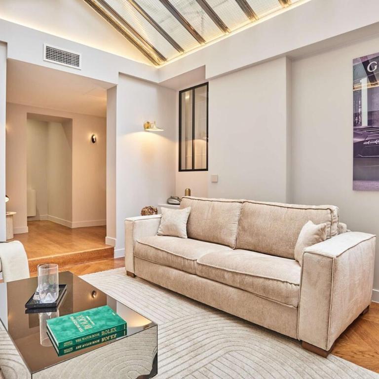 Superb air-conditioned flat on the Champs Elysées - Two-Bedroom Apartment - 43