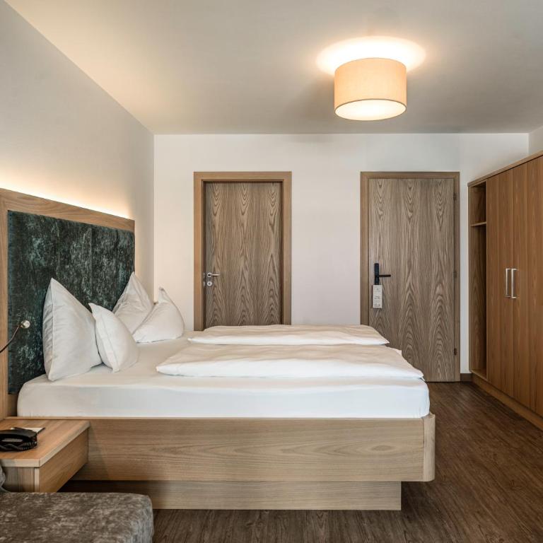 SomVita Suites - Double Comfort Room with Balcony and Mountain View - 2
