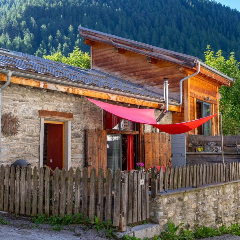 Charmante maison en pierre du Queyras - espace et luminosité - Appartement 3 Chambres - 35
