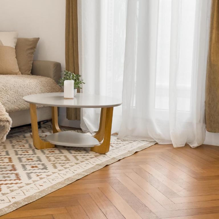 Central Studio - Bright & Modern - Private Terrace - AirCon - Near Train & Beach - Appartement 1 Chambre - 30