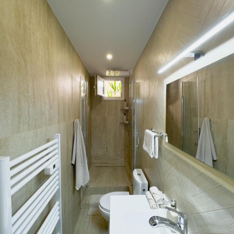 Central Studio - Bright & Modern - Private Terrace - AirCon - Near Train & Beach - Appartement 1 Chambre - 18