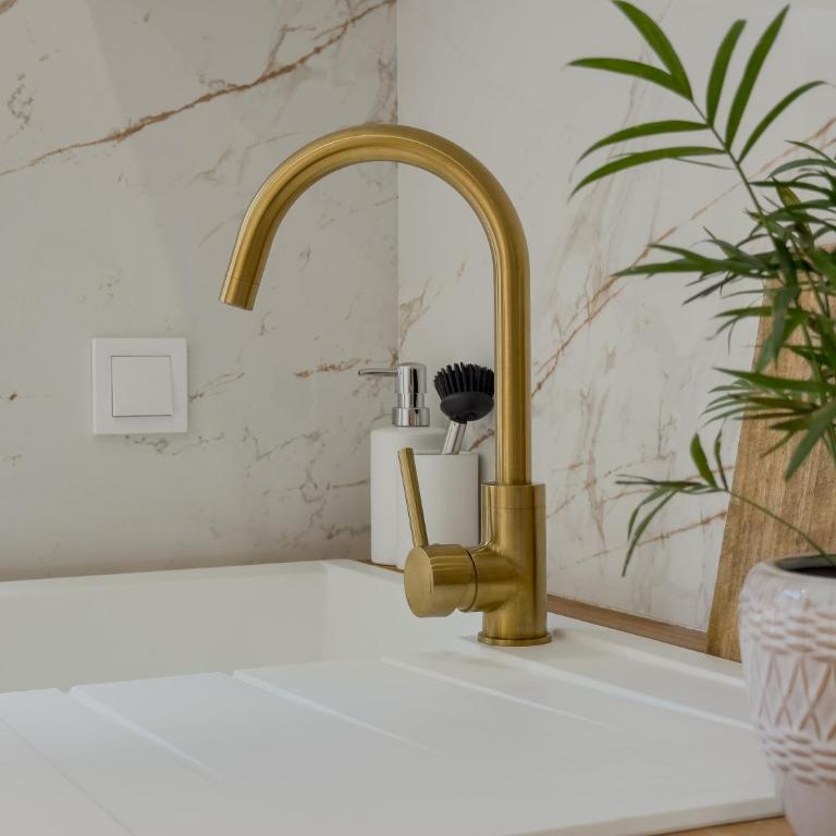 Central Studio - Bright & Modern - Private Terrace - AirCon - Near Train & Beach - Appartement 1 Chambre - 35