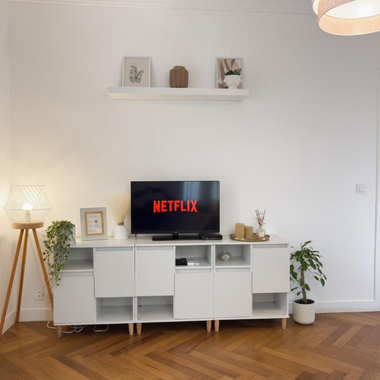 Central Studio - Bright & Modern - Private Terrace - AirCon - Near Train & Beach - Appartement 1 Chambre - 44