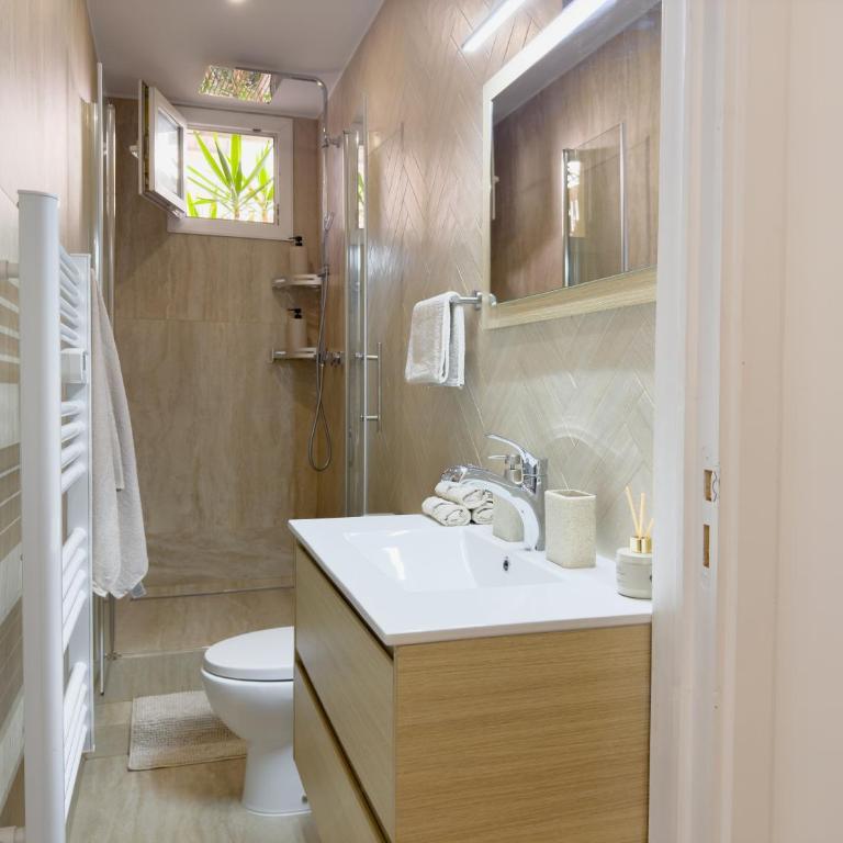 Central Studio - Bright & Modern - Private Terrace - AirCon - Near Train & Beach - Appartement 1 Chambre - 42
