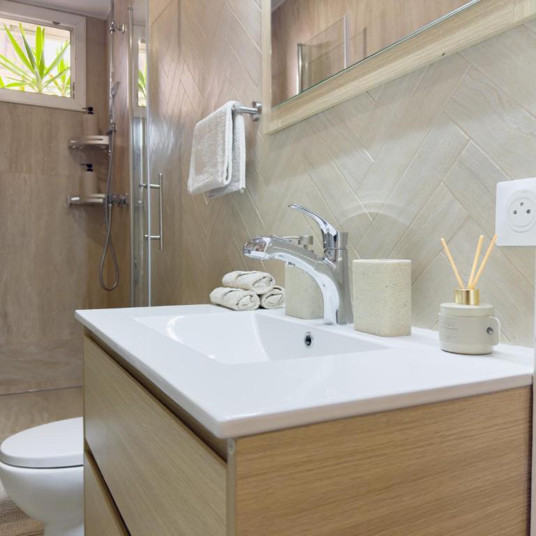 Central Studio - Bright & Modern - Private Terrace - AirCon - Near Train & Beach - Appartement 1 Chambre - 41