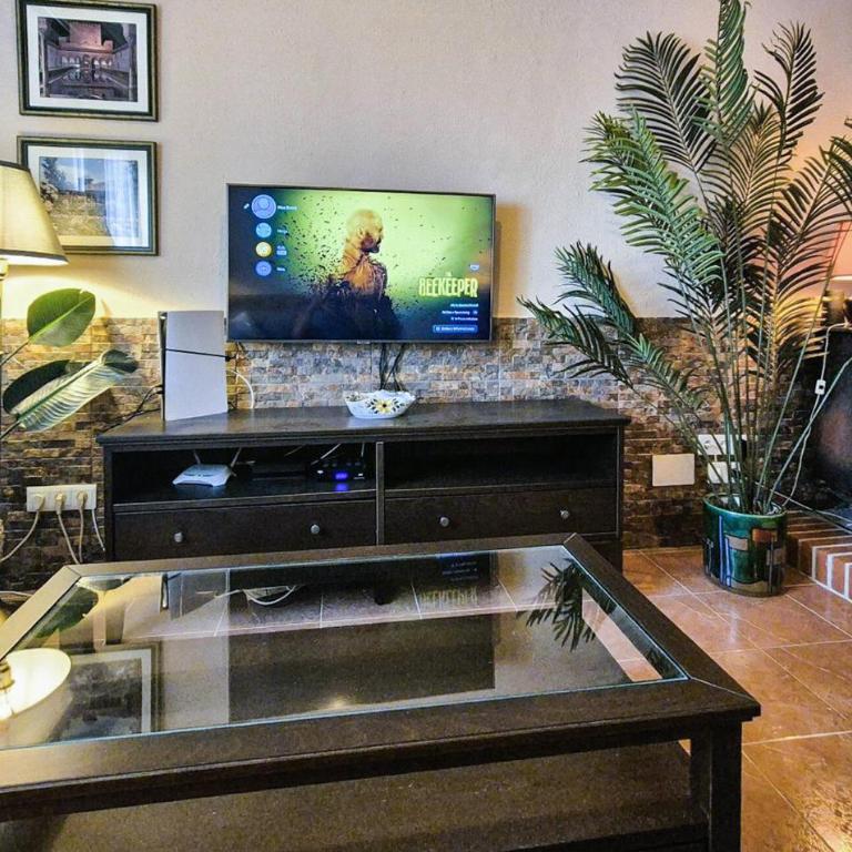 Stunning Home In Nerja With Outdoor Swimming Pool - Casa Vacacional de 3 dormitorios - 1