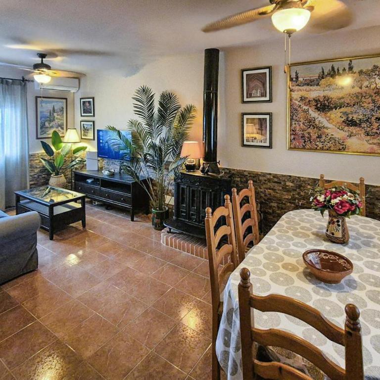 Stunning Home In Nerja With Outdoor Swimming Pool - Casa Vacacional de 3 dormitorios - 3