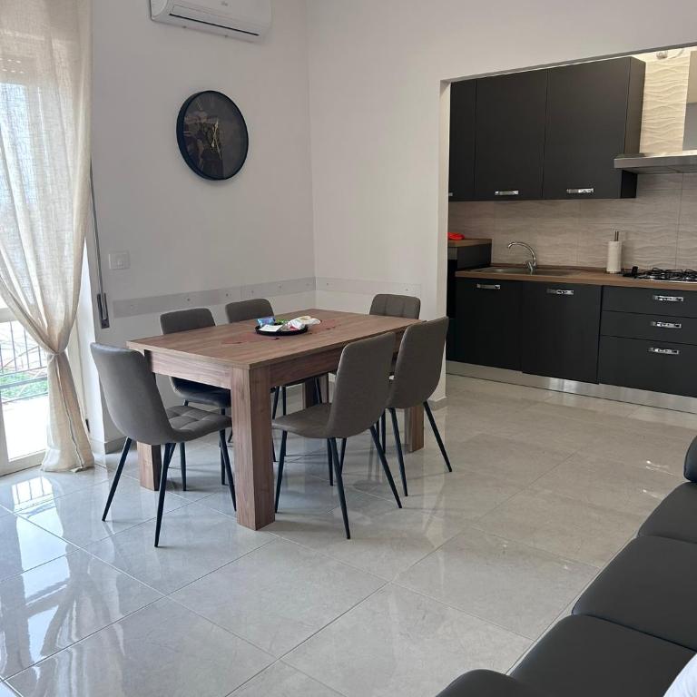 Pompei Regio - Appartamento con 2 Camere da Letto - 1