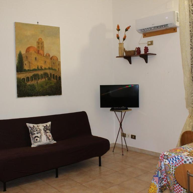 Giacalone15 - EXCLUSIVE APARTMENT IN THE HISTORIC CENTER NEAR THE TEATRO MASSIMO - Appartamento con 1 Camera da Letto e Balcone - 2