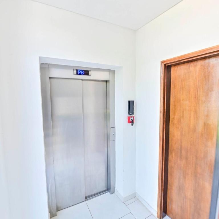 Corporate hub, close to shopping - Two-Bedroom Apartment - 11