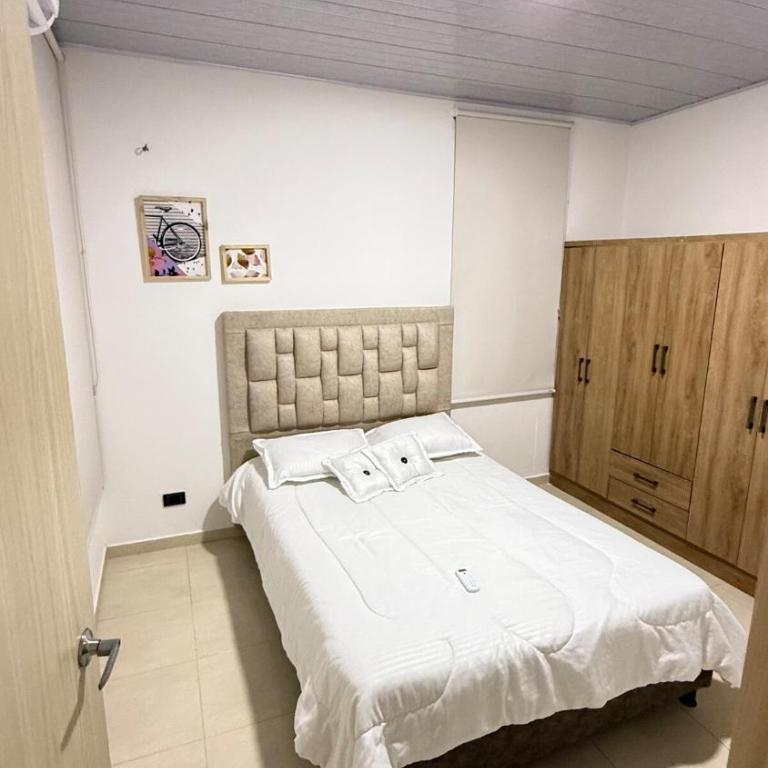 Nice apartment near CC Mayales Plaza - Three-Bedroom Apartment - 2