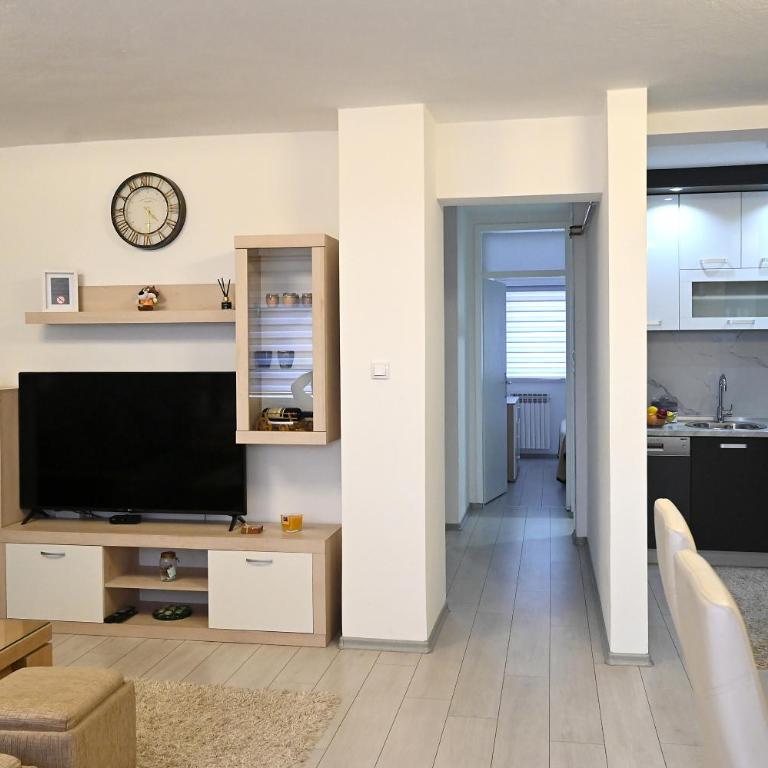 Divas - Two-Bedroom Standard Apartment - 8