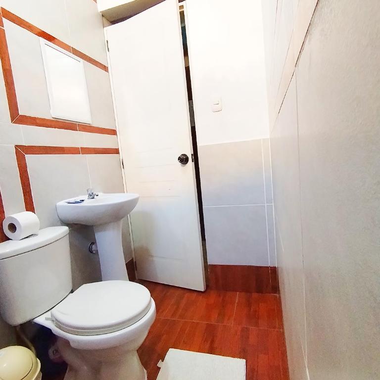 HOSPEDAJE WELCOME PARACAS peru - Triple Room with Private Bathroom - 4